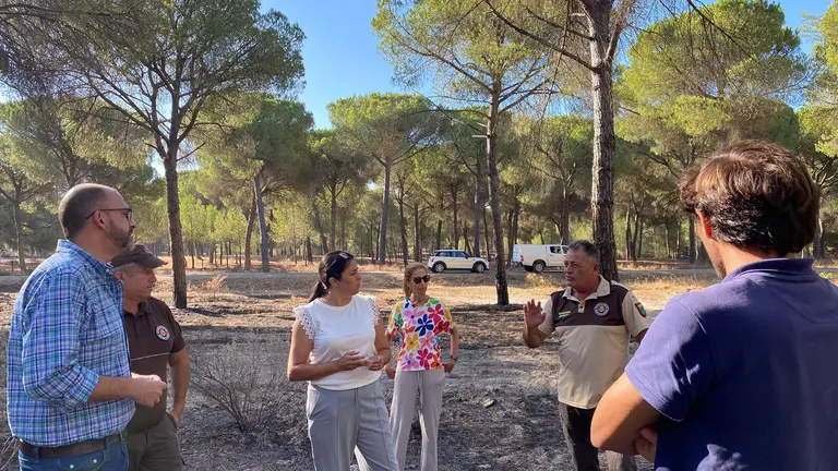 Visita-zona-incendio de Almonte.