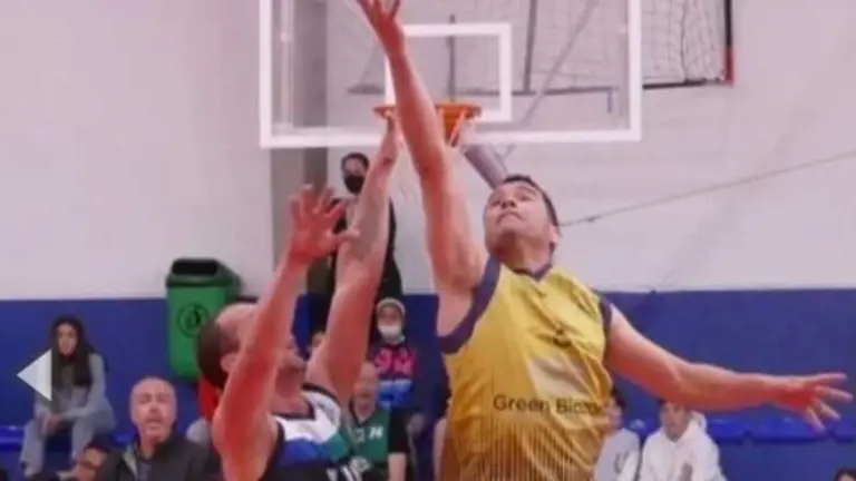 Antonio Rodríguez realiza una bandeja para el Anystar-Ciudad de Moguer.