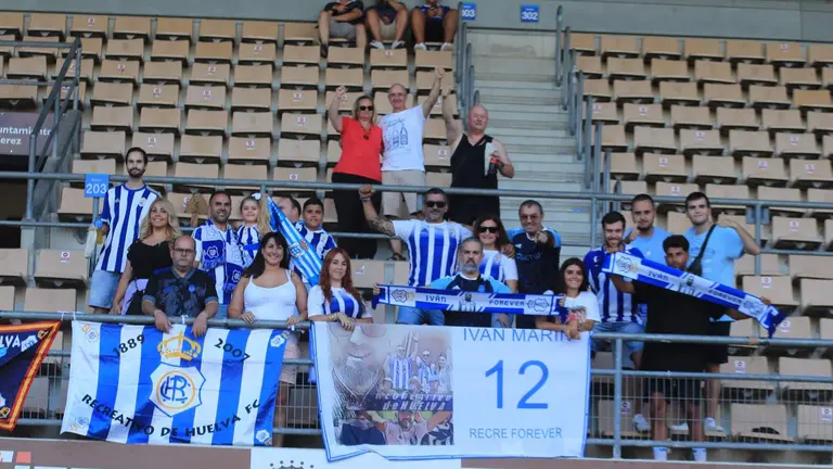 La afición recreativista siempre está con su equipo.