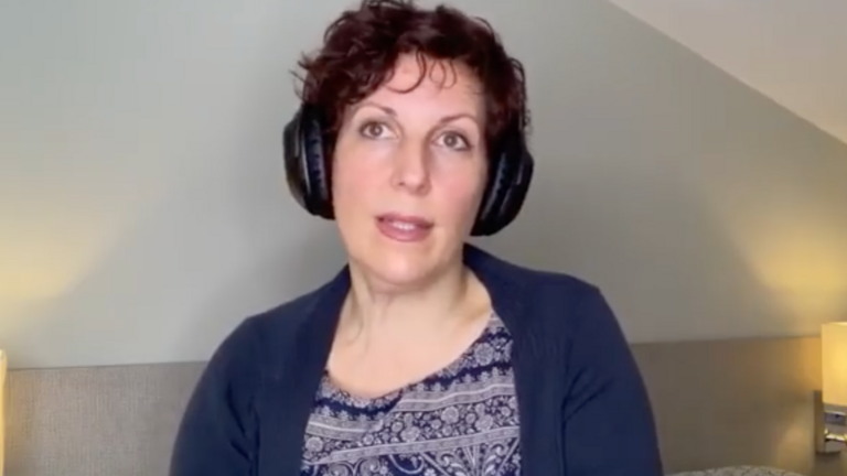 Voz de Siri pidiendo el AVE para Huelva