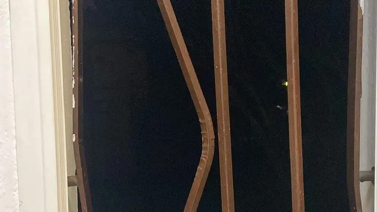 Los ladrones forzaron el acceso a la secretaría del San Roque de Lepe.