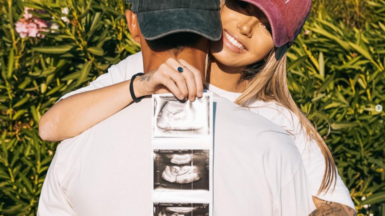 La artista María Isabel anunciando su futura maternidad