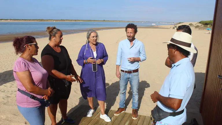 Alcaldesa y vendedores ambulantes