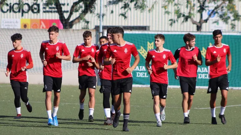 Juveniles del Recreativo entrenando.