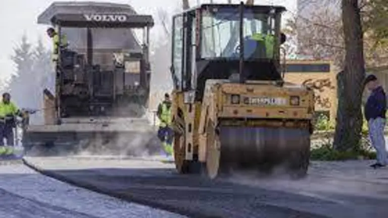 Maquinaria trabajando en la capital.