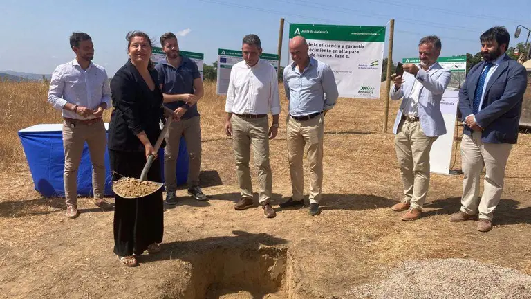 Primera piedra simb&oacute;lica de las obras en la Sierra.