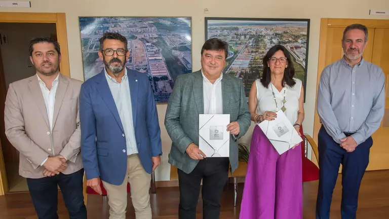 Acuerdo UHU nuevas marquesinas Emtusa