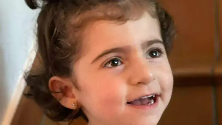 Imagen central de la campaña de ayuda a Carla, distribuida por la familia.