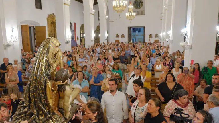 Momento de la procesión claustral de la Virgen de las Angustias de Ayamonte