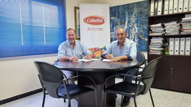 Firma del acuerdo entre los dos presidentes