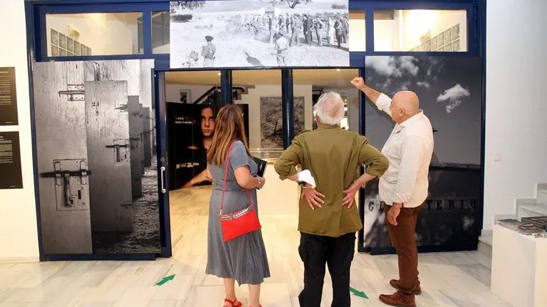 Panorámica de la entrada a la exposición