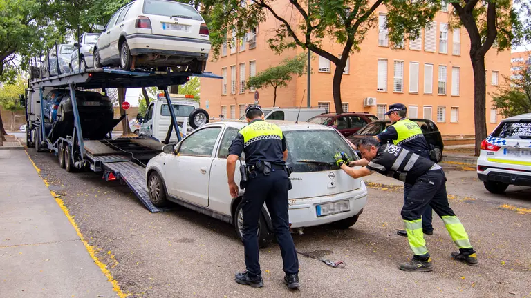 Retirada de vehículos por parte de la Policía Local de Huelva