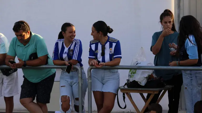 Aficionaas recreativistas anoche en Villanueva.