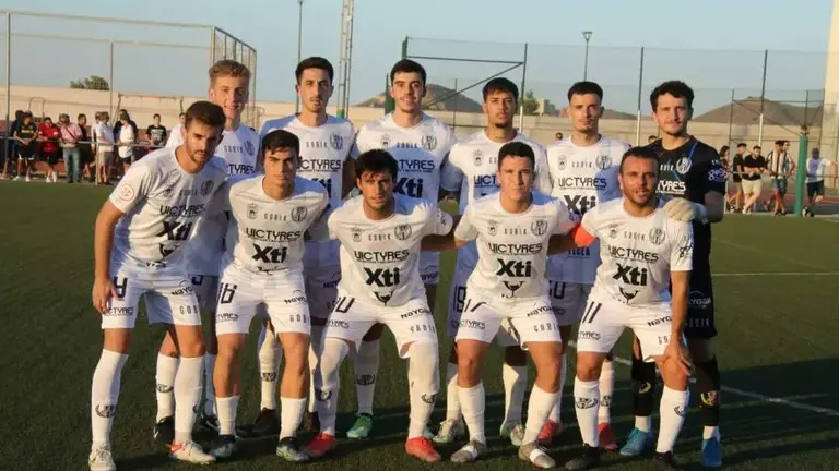 Una alineación del Yeclano.