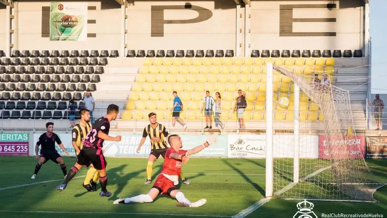 Una jugada de un San Roque-Recre.