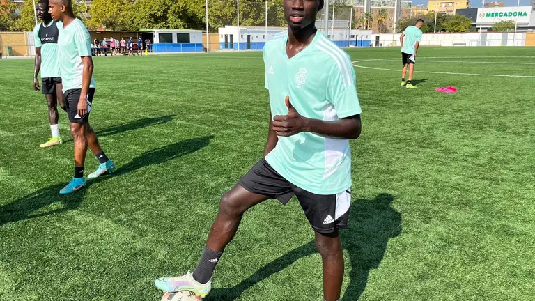 Edmilson en su primer entreno con el Recreativo.