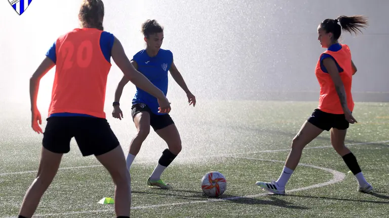 El Sporting de Huelva entrenando.