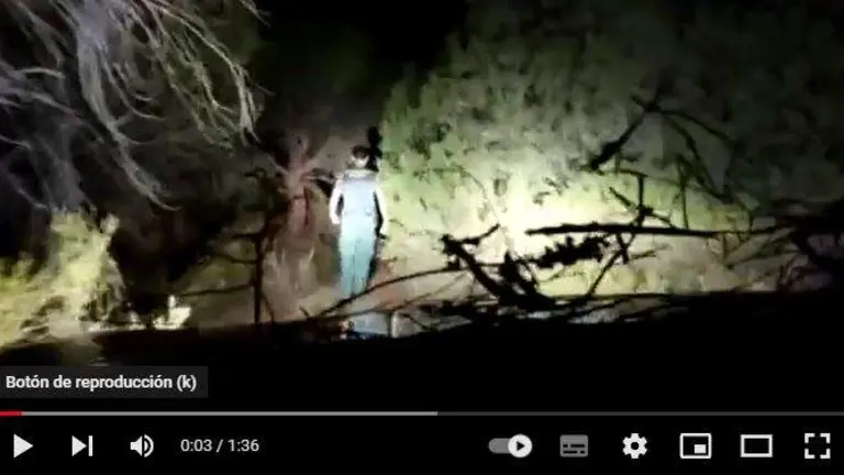 Momento del rescate de la chicas.