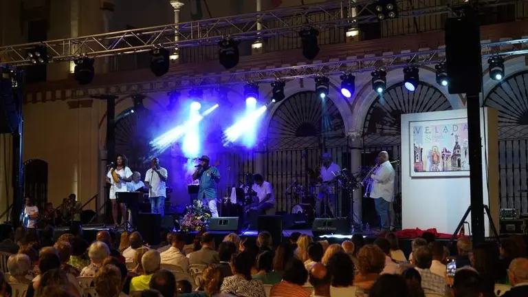 Actuación de Victor Azael y su orquesta