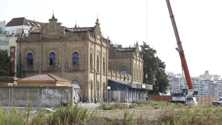 Grúa instalada por ADIF.