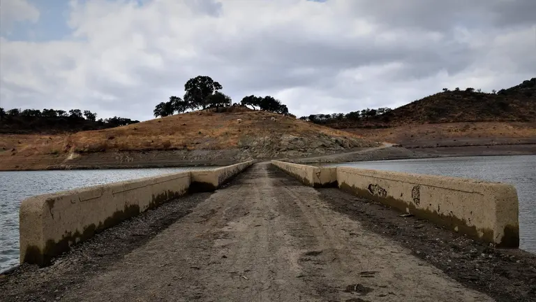 Zufre Puente de cinco arcos sequía