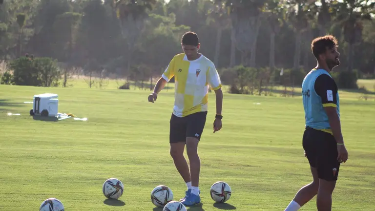 Pavón durante un entrenamiento del San Roque de Lepe.