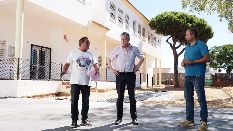 El alcalde, Carmelo Romero, visita el colegio palermo