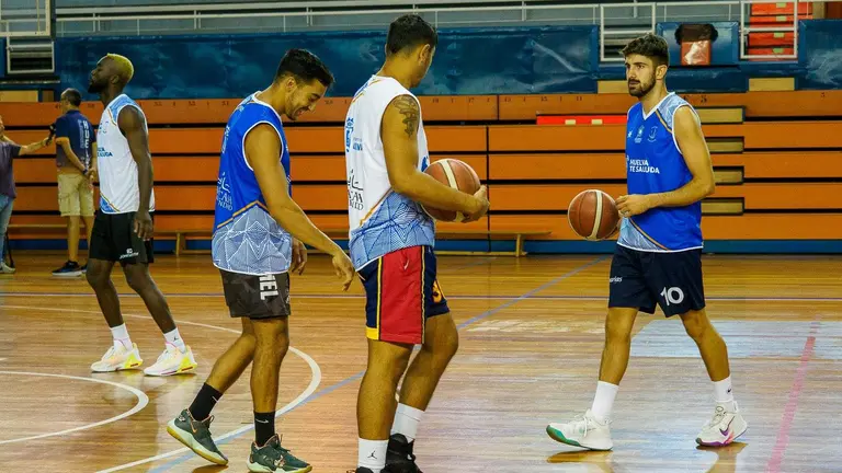 El primer entreno del Enrique Benítez.