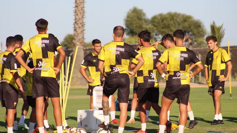 La plantilla del San Roque de Lepe.