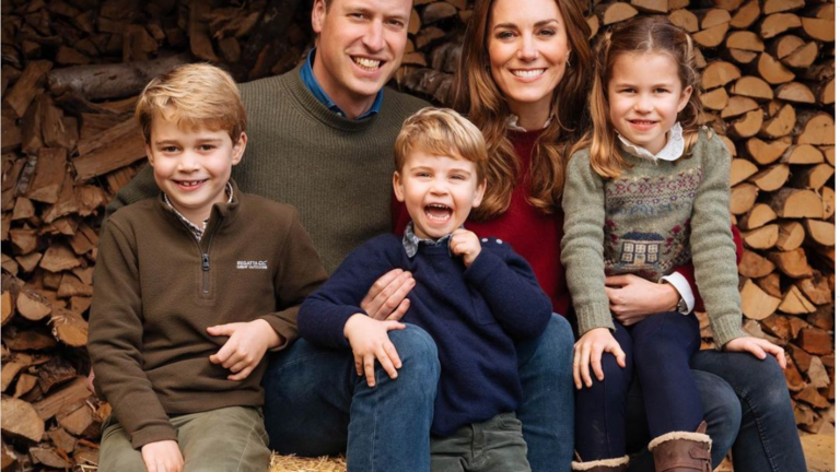 Felicitación del príncipe Guillermo en la que su hija lleva las famosas botas valverdeñas