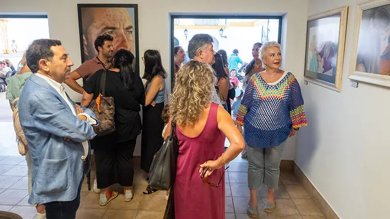 Inauguración de la exposición con su autora: Alicia Simón