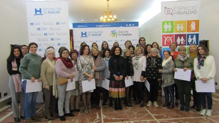 Entrega de subvenciones con la presidenta de la Diputaci&oacute;n