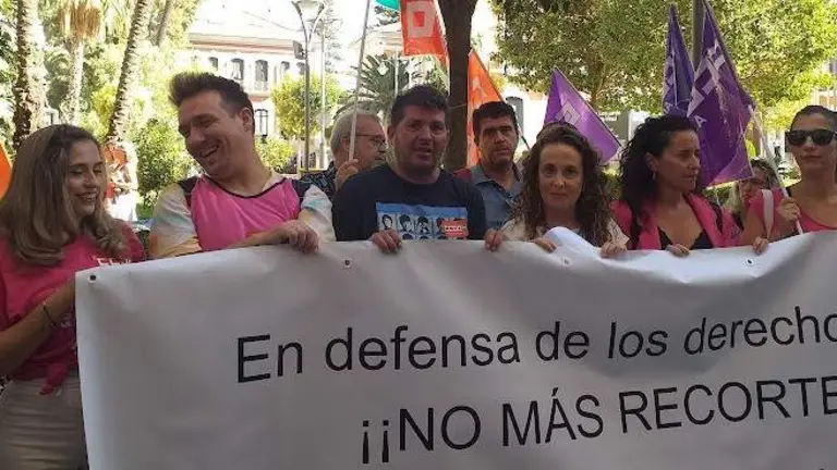 Marcos Toti, en el centro, participa en una concentración de CCOO