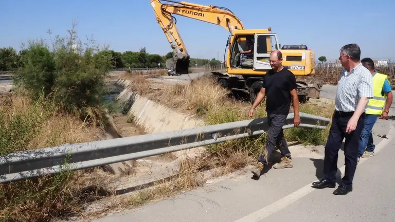 El Ayuntamiento limpia los arroyos prepar&aacute;ndose para la temporada de lluvia