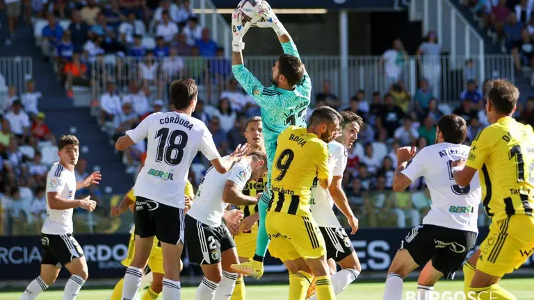 Caro es el mejor portero en este inicio.