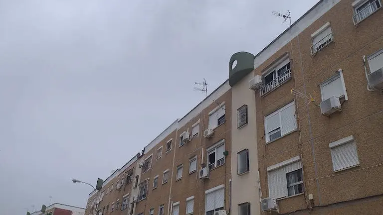 Castilletes peligrosos en la barriada del Torrejón de la capital onubense.