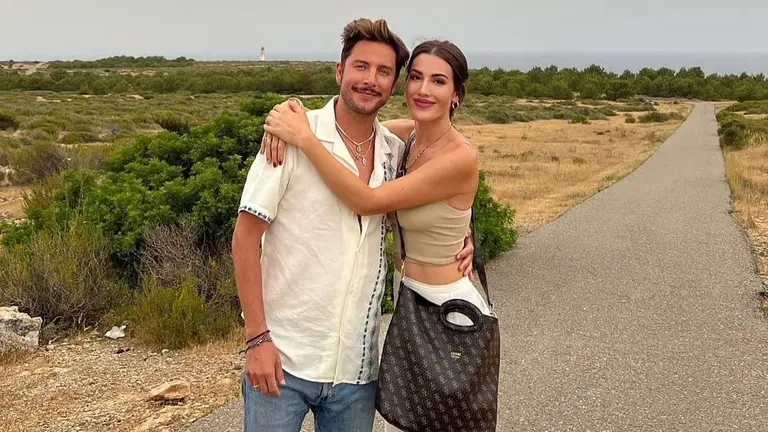 9C7C287C-2CF0-4D86-A5D9-AFB0B3509C26