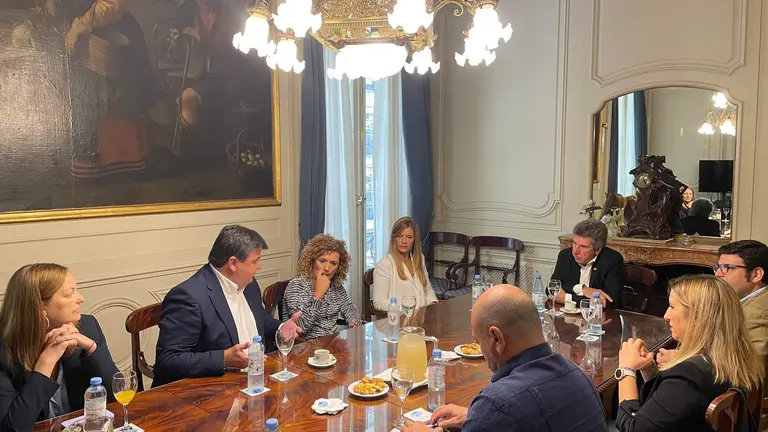 Reuni&oacute;n de los representantes onubenses en Argentina con motivo del evento gastron&oacute;mico Bin&oacute;mico