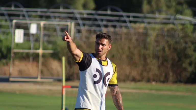 Iván Robles marca el camino al San Roque.