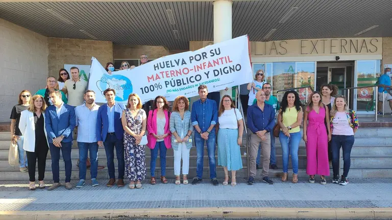 Protesta esta ma&ntilde;ana ante el Juan Ram&oacute;n Jim&eacute;nez.