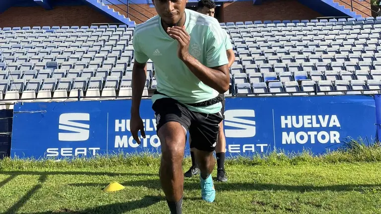 El tobillo e Josiel preocupa en el Recre.