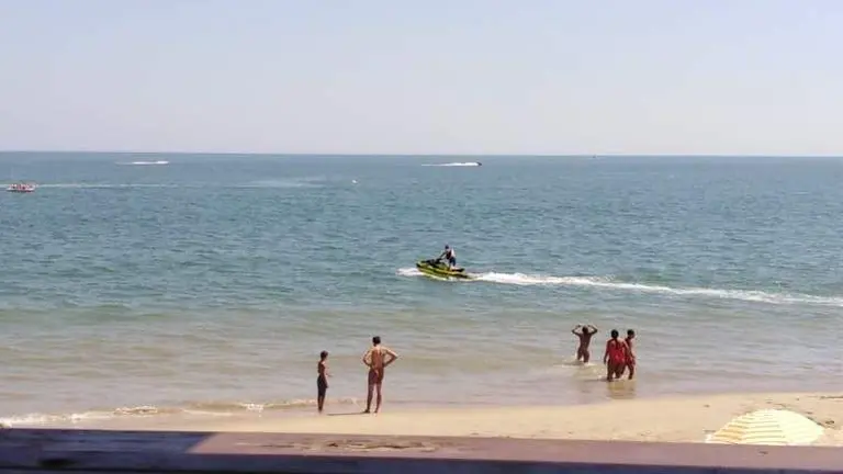 Motos en la zona de ba&ntilde;o