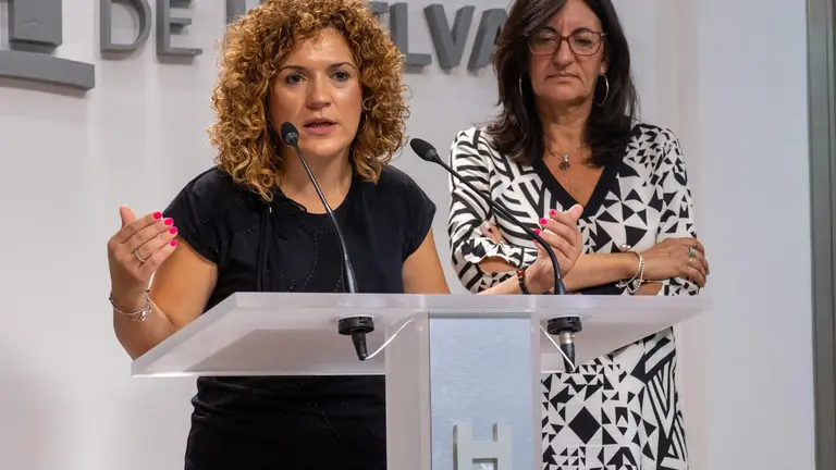 La presidenta de la Diputaci&oacute;n junto a la Rectora de la Universidad de Huelva