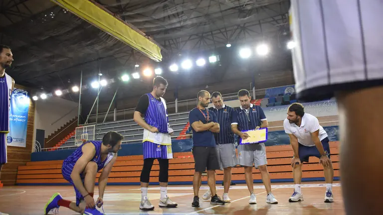 Pedro Vadillo entrenando al Ciudad de Huelva.