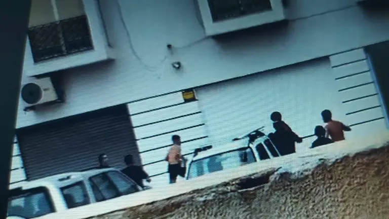 Un momento de la pelea masiva en la calle Bachiller.