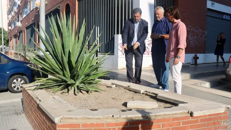 Los concejales del PP visita los desperfectos en el Nuevo Molino