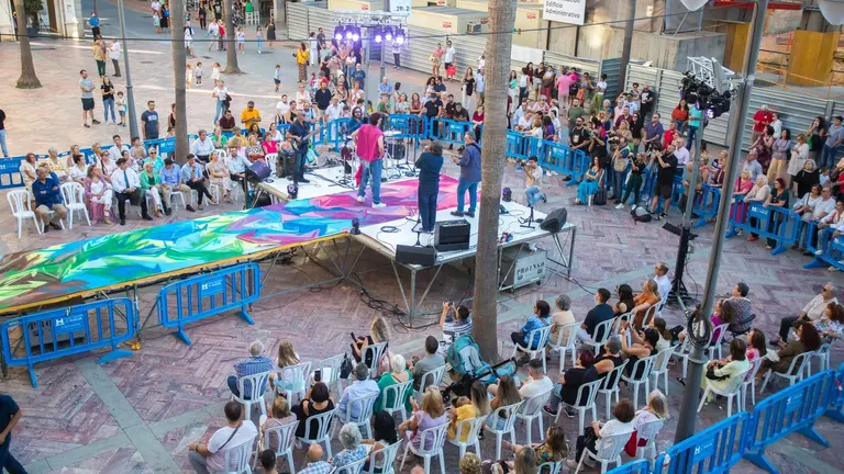 Multitud de propuestas culturales dinamizan las calles del centro de Huelva