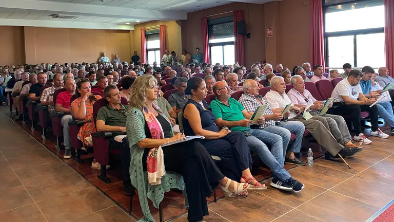 Asamblea de regantes de El Fresno para poner en marcha medidas de ahorro por sequ&iacute;a.