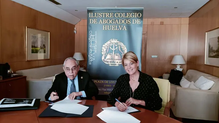Firma entre el Puerto de Huelva y el Ilustre Colegio de Abogados