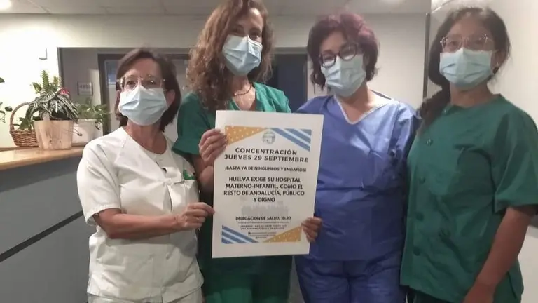 Personal sanitario llamando a la participaci&oacute;n en la concentraci&oacute;n de este jueves ante la Delegaci&oacute;n de Salud de la Junta.
